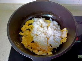 加入米饭一碗。