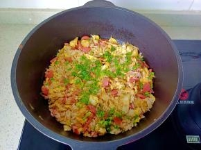 大火快翻炒均匀，撒葱花起锅。
