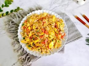 香喷喷的炒米饭太好吃了！米饭粒粒分明！