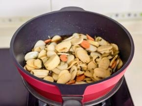 再加入1小碗水。