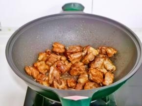 小火翻炒均匀。