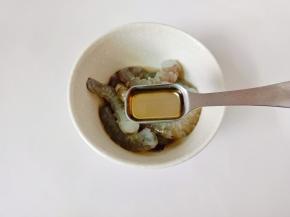 加上料酒一勺。