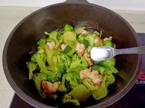 加一勺盐调味。