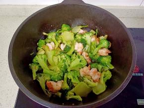 开大火翻炒均匀即可出锅。