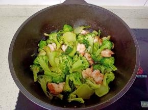 开大火翻炒均匀即可出锅。