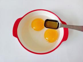 加上料酒一勺。