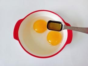 加上料酒一勺。