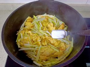 加一勺盐调味。