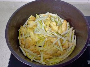 开大火翻炒均匀即可出锅。