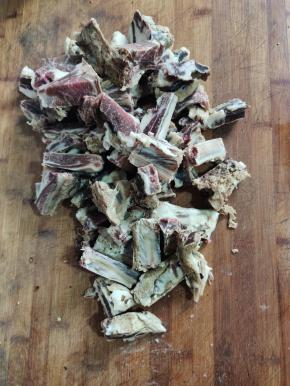 腊排剁成小块儿备用！