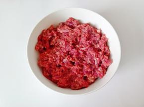 搅拌成葱姜水充分吸收。