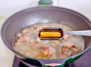 加入料酒炖约30分钟。