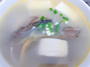 出锅前撒上葱花即可