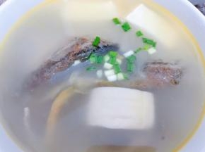 出锅前撒上葱花即可