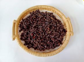 豆豉买的是散称的，味道特别香，喜欢颗粒的不用切。