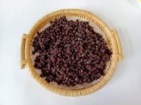 豆豉买的是散称的，味道特别香，喜欢颗粒的不用切。