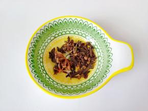 香料有八角，丁香。