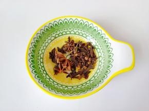 香料有八角，丁香。