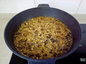 煎到豆豉的酱香味出来。