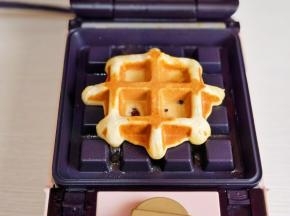 这样就好啦！依次做好，我还做了几个蜜豆馅的。（大家可以根据个人喜欢包上馅料，如豆沙，蜜豆，肉松，紫薯等等）