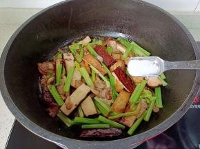 加一点盐调味。