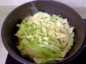 再加入圆白菜。