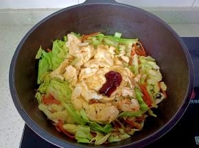 加上蚝油一勺，生抽一勺。