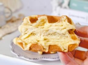 一口气吃两个。