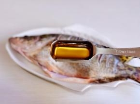 淋上一勺料酒，