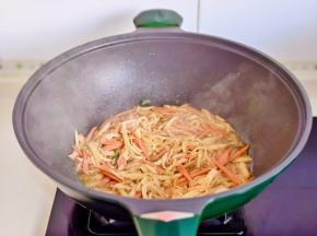 吧杏鲍菇炒熟。