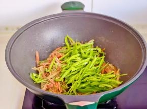 最后加入青椒丝