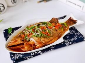 装盘撒上葱丝，辣椒丝就好啦！