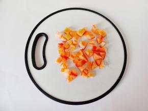 番茄切小丁。