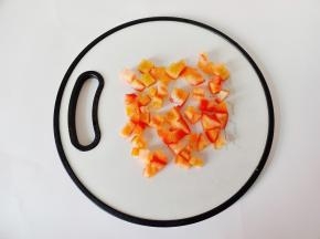 番茄切小丁。