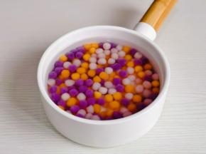 捞出过冷水，放旁边备用。