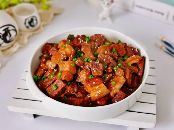 五花肉炖牛肉