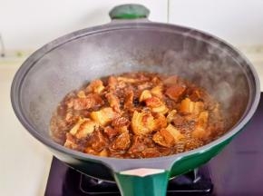 炖到自己喜欢的口感，按个人口味加盐调味。