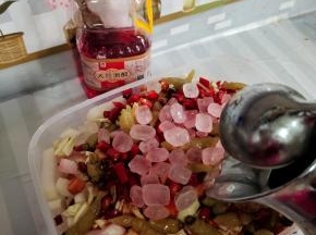 再加入适量的凉开水，没过食材！