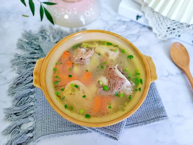 莲藕胡萝卜筒骨汤