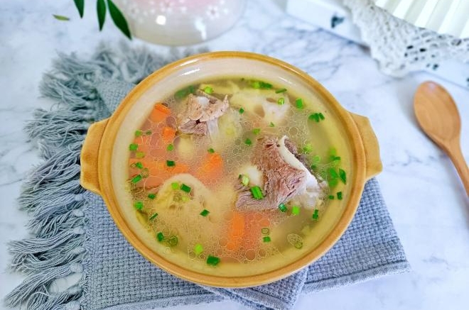 莲藕胡萝卜筒骨汤