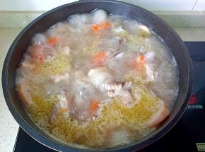 炖到汤汁浓郁。