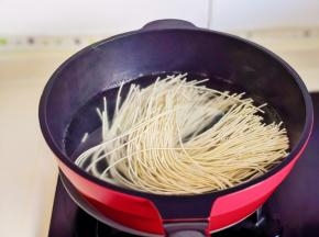 水开下面大火煮。