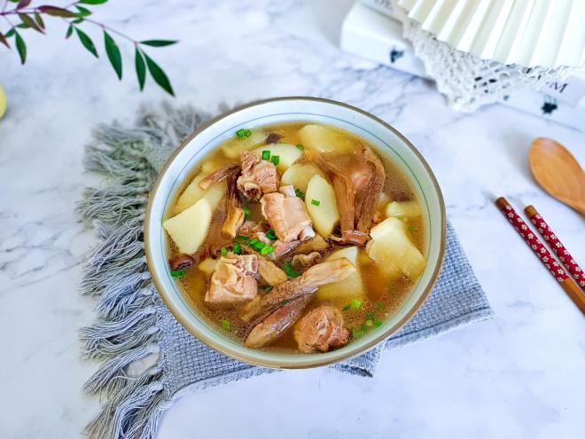 鹿茸菇萝卜排骨汤