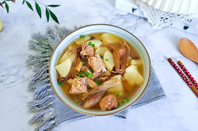 鹿茸菇萝卜排骨汤