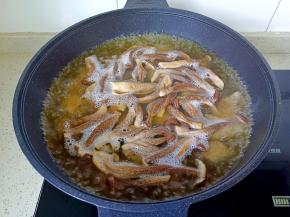 开大火煮开转中火炖煮半小时。