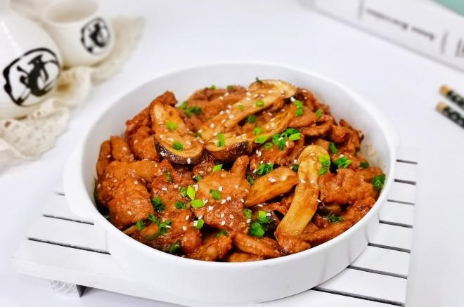 香辣孜然松茸炒肉片