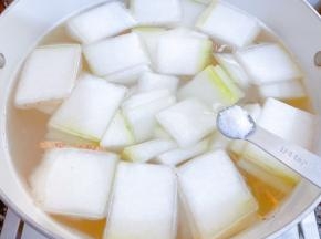 加入盐调味