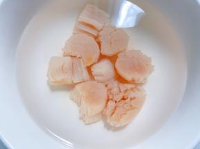 元贝提前用清水泡发后撕碎，泡发的水留着备用