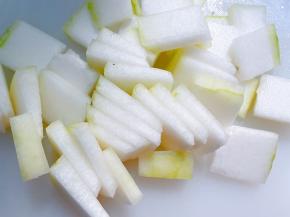 冬瓜去皮去瓤切片