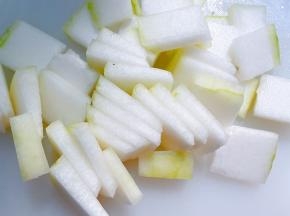 冬瓜去皮去瓤切片
